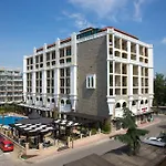 Art Babylon ساني بيتش