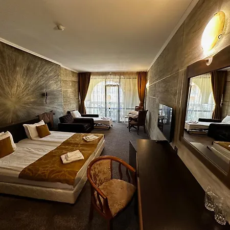 호텔 Art Babylon 4*